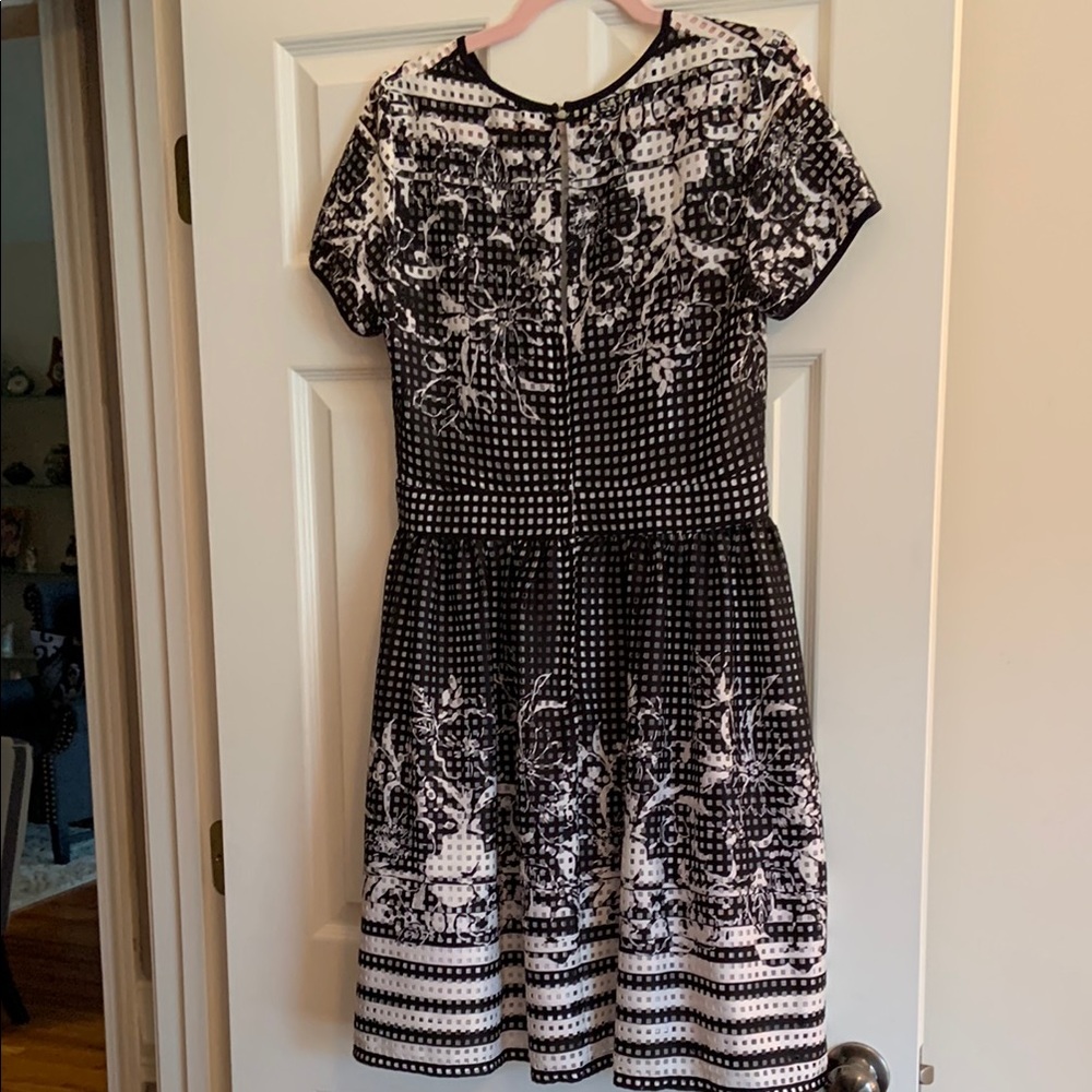 Gabby Skye Black and White Floral Mini Dress - Picture 5 of 7